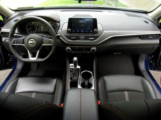 2024 Nissan Altima 2.5 SR Sedan - 23032333 - 19