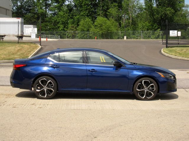 2024 Nissan Altima 2.5 SR Sedan - 23032333 - 8