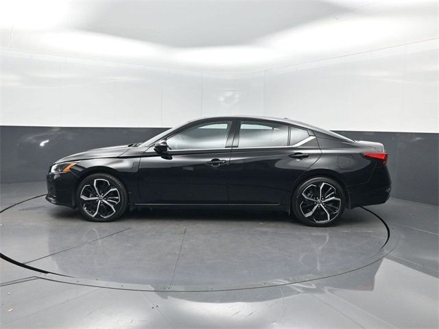2024 Nissan Altima 2.5 SR photo 2