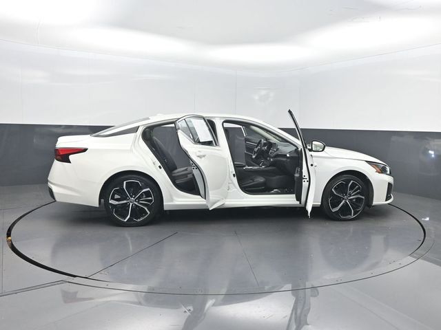 2024 Nissan Altima 2.5 SR Sedan - 23071751 - 36