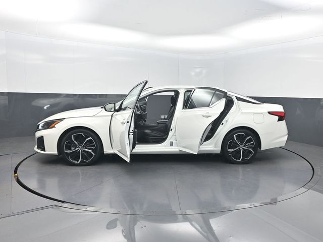 2024 Nissan Altima 2.5 SR Sedan - 23071751 - 38