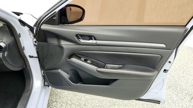 2024 Nissan Altima 2.5 SR Sedan with Premium Package - 23012310 - 26