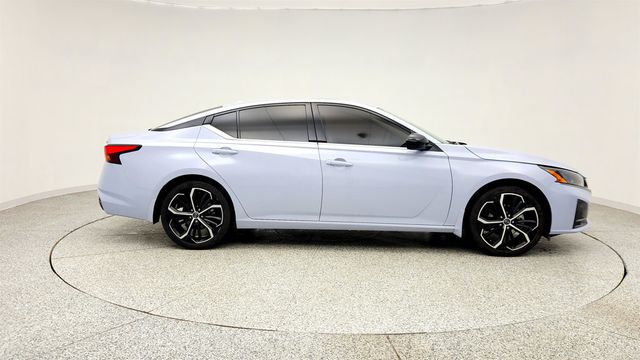 2024 Nissan Altima 2.5 SR Sedan with Premium Package - 23012310 - 3