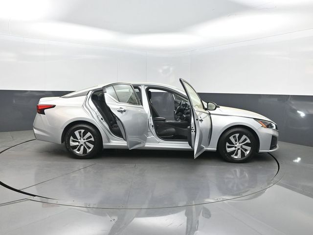 2024 Nissan Altima 2.5 S Sedan - 23011641 - 33