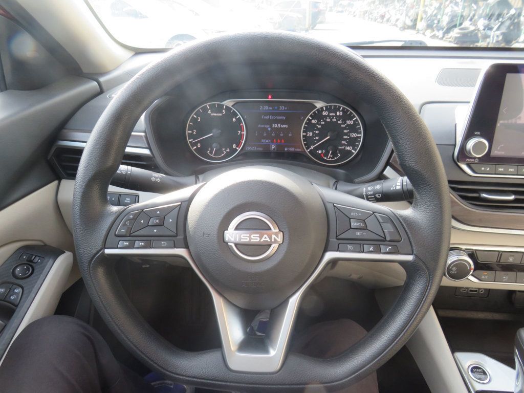 Nissan Altima photo 10