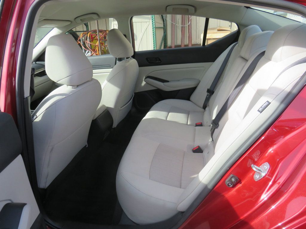 Nissan Altima photo 12