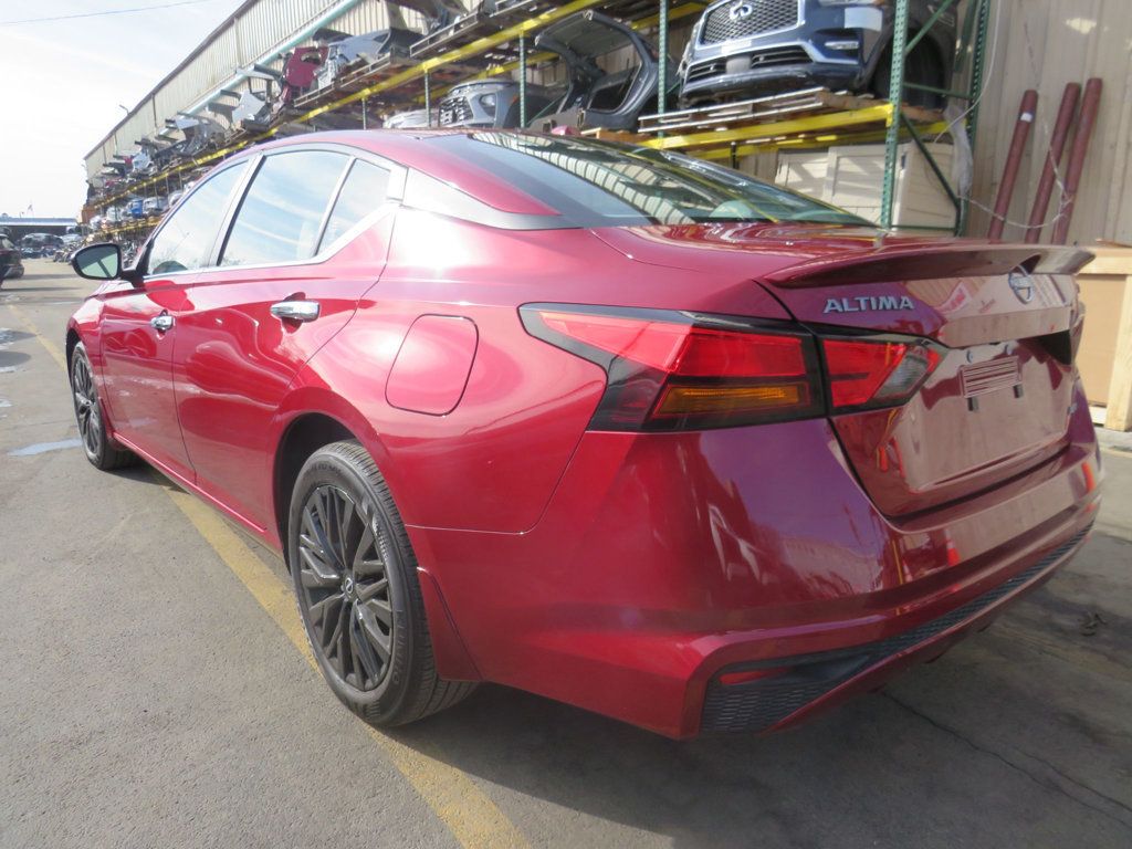 Nissan Altima photo 7