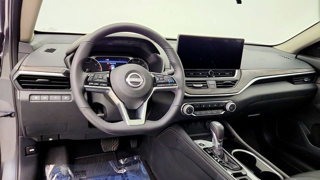 2024 Nissan Altima 2.5 SV AWD Sedan w/ Premium Pkg - 23100920 - 11