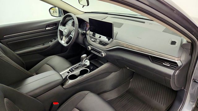 2024 Nissan Altima 2.5 SV AWD Sedan w/ Premium Pkg - 23100920 - 24