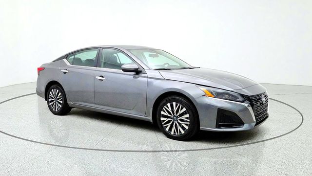 2024 Nissan Altima 2.5 SV AWD Sedan w/ Premium Pkg - 23100920 - 2