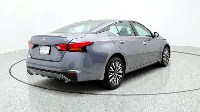 2024 Nissan Altima 2.5 SV AWD Sedan w/ Premium Pkg - 23100920 - 4