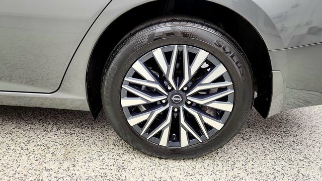 2024 Nissan Altima 2.5 SV AWD Sedan w/ Premium Pkg - 23100920 - 8