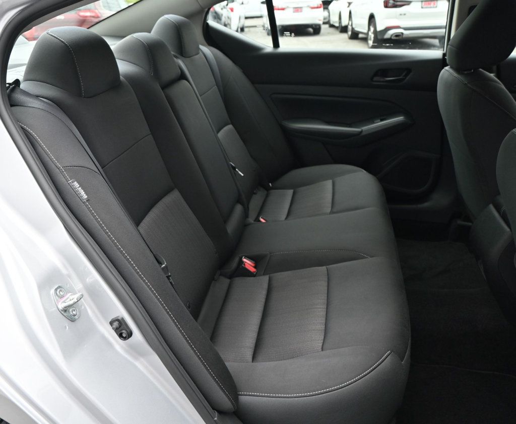 Nissan Altima photo 16