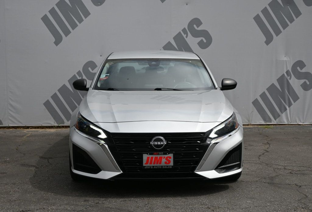 Nissan Altima photo 2