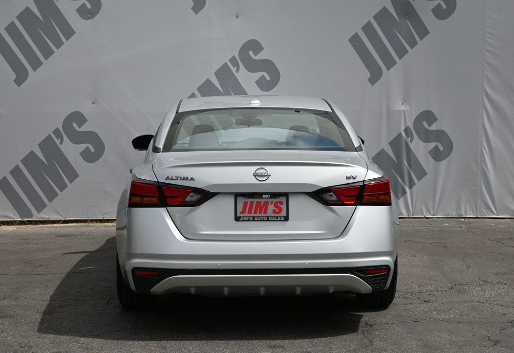Nissan Altima photo 5