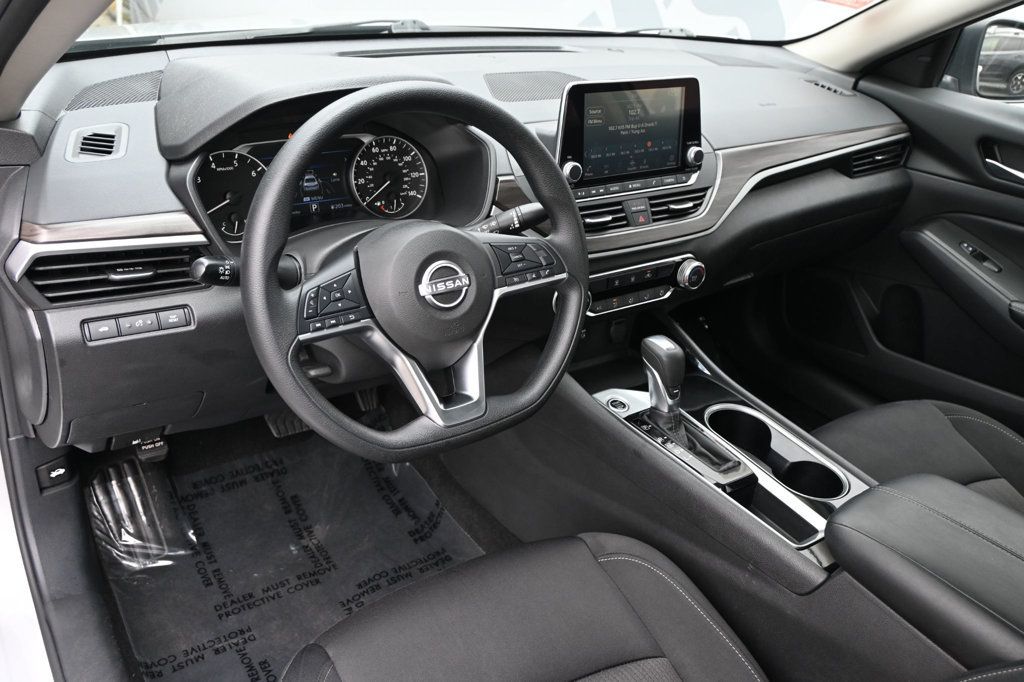 Nissan Altima photo 8