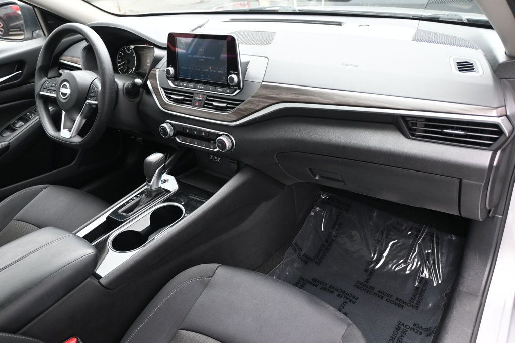 Nissan Altima photo 9