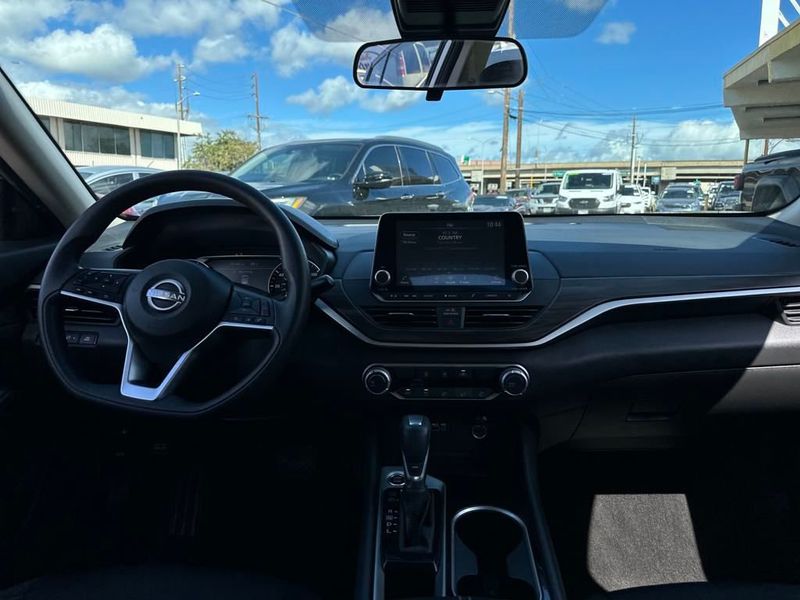 2024 Nissan Altima 2.5 SV Sedan - 22940783 - 13