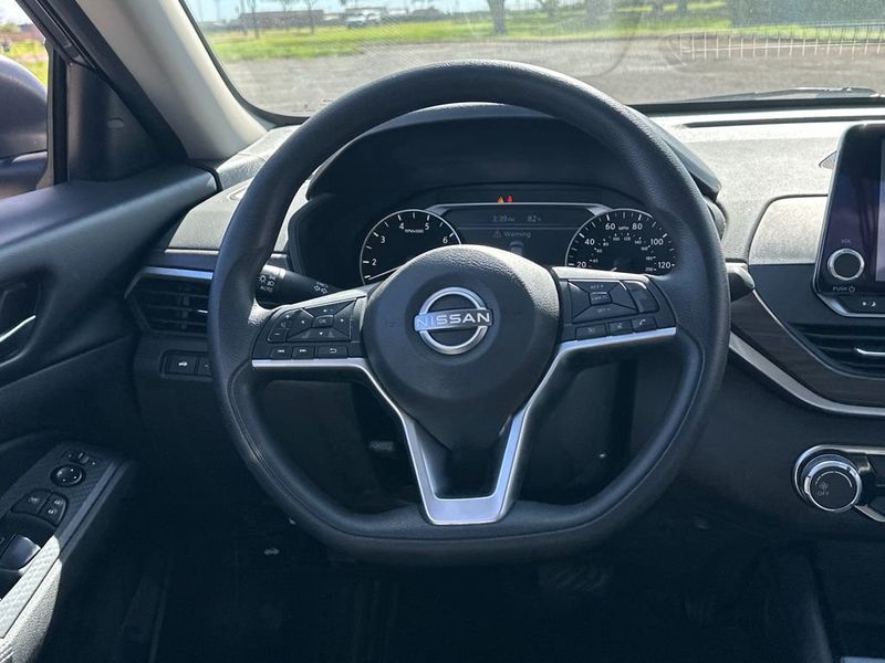2024 Nissan Altima 2.5 SV Sedan - 23006696 - 17