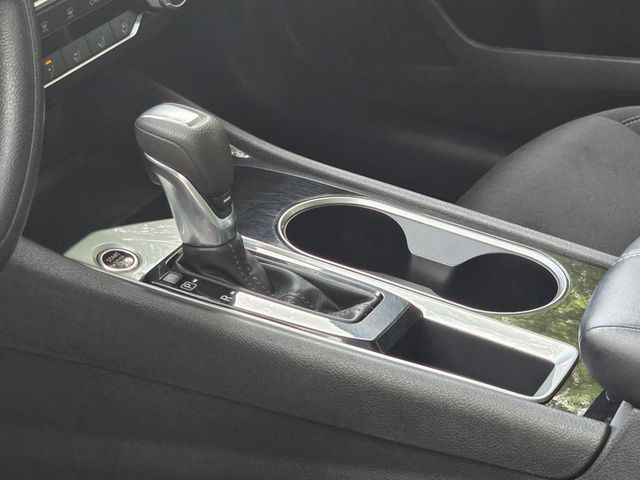 2024 Nissan Altima 2.5 SV Sedan - 23080204 - 17