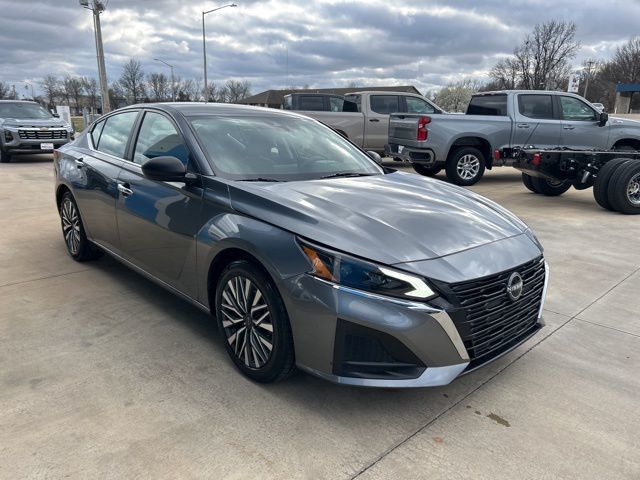 2024 Nissan Altima 2.5 SV Sedan - 22991629 - 3