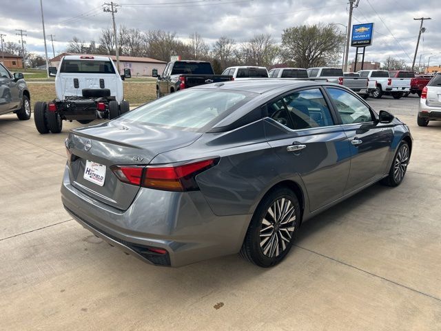 2024 Nissan Altima 2.5 SV Sedan - 22991629 - 4