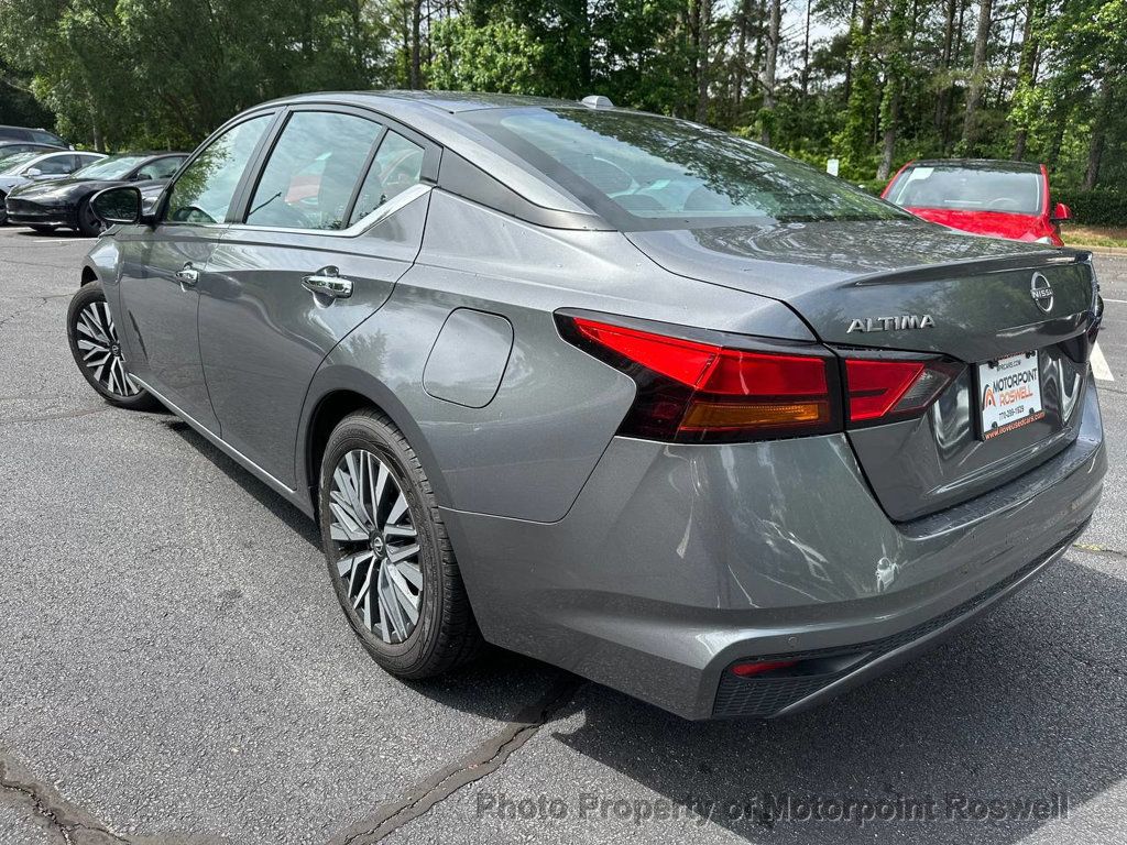 2024 Nissan Altima 2.5 SV photo 2