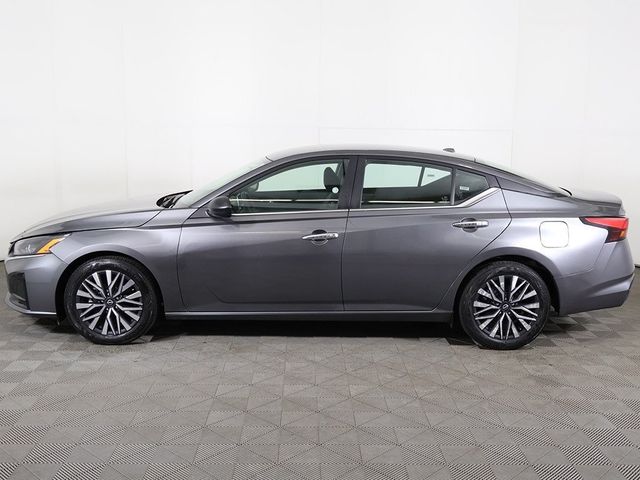 2024 Nissan Altima 2.5 SV Sedan - 22922886 - 13