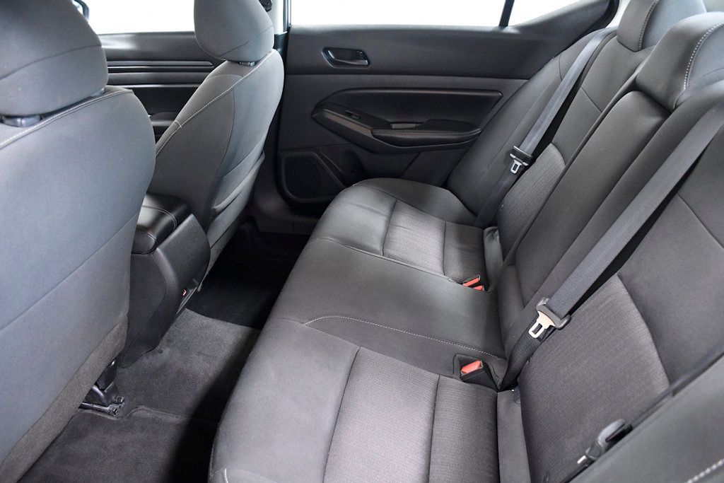 2024 Nissan Altima 2.5 SV Sedan - 22876726 - 9