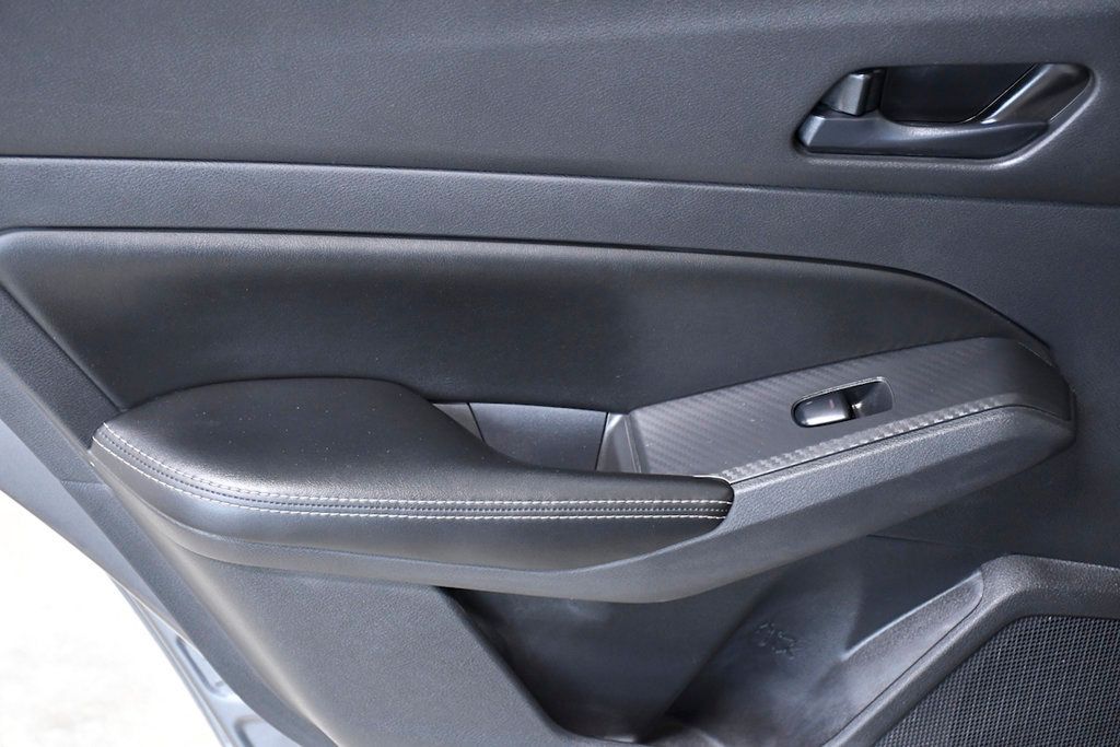 2024 Nissan Altima 2.5 SV Sedan - 22876726 - 10