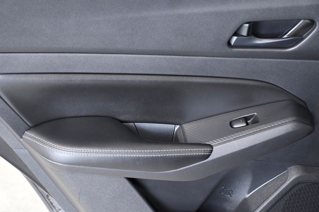 2024 Nissan Altima 2.5 SV Sedan - 22883581 - 10