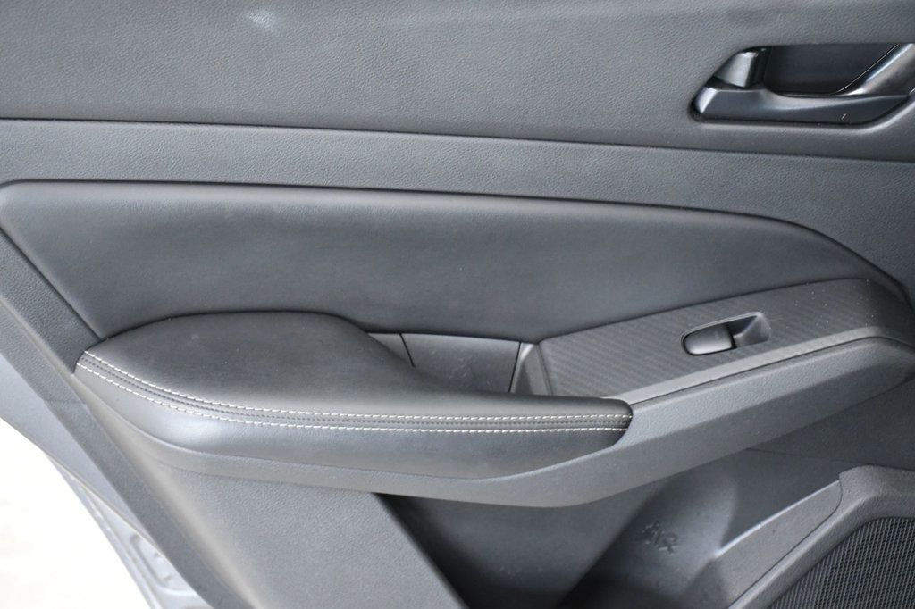 2024 Nissan Altima 2.5 SV Sedan - 22952588 - 10