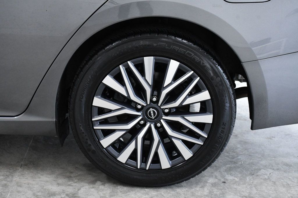 2024 Nissan Altima 2.5 SV Sedan - 22952588 - 11