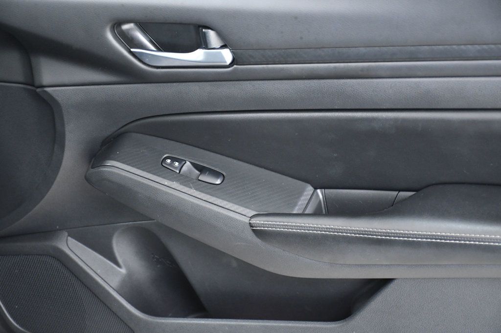 2024 Nissan Altima 2.5 SV Sedan - 22952588 - 17