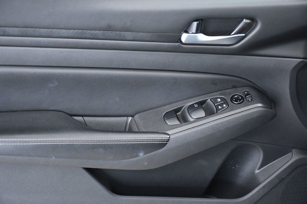2024 Nissan Altima 2.5 SV Sedan - 22952588 - 8