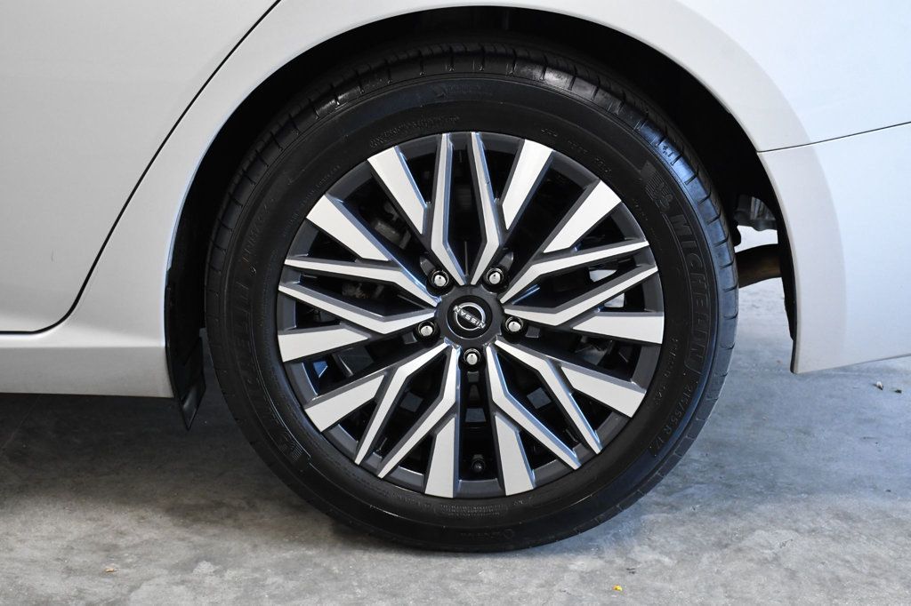 2024 Nissan Altima 2.5 SV Sedan - 22978523 - 11