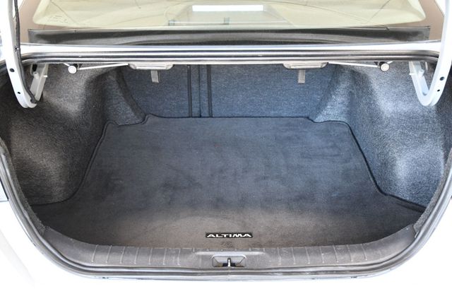 2024 Nissan Altima 2.5 SV Sedan - 22978523 - 12