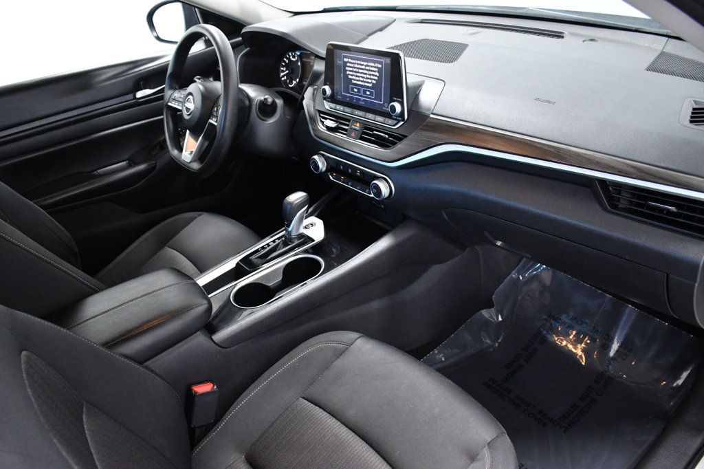 2024 Nissan Altima 2.5 SV Sedan - 22978523 - 16