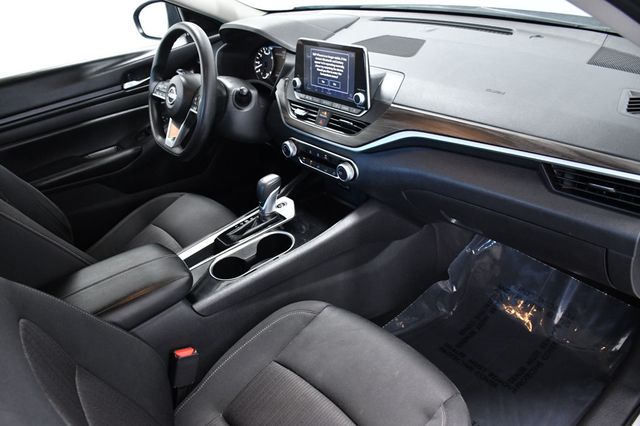 2024 Nissan Altima 2.5 SV Sedan - 22978523 - 16