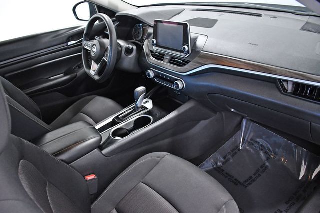 2024 Nissan Altima 2.5 SV Sedan - 22978526 - 16