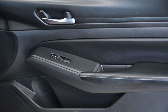 2024 Nissan Altima 2.5 SV Sedan - 22978526 - 17