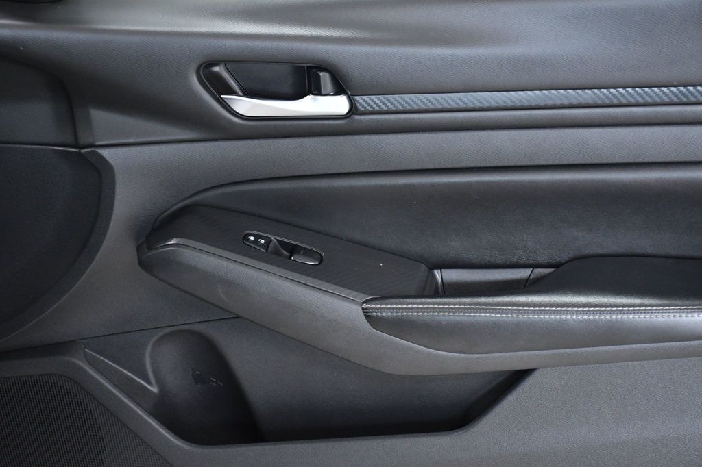 2024 Nissan Altima 2.5 SV Sedan - 23008394 - 17