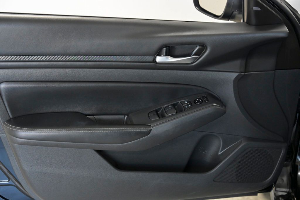 2024 Nissan Altima 2.5 SV Sedan - 23028794 - 8