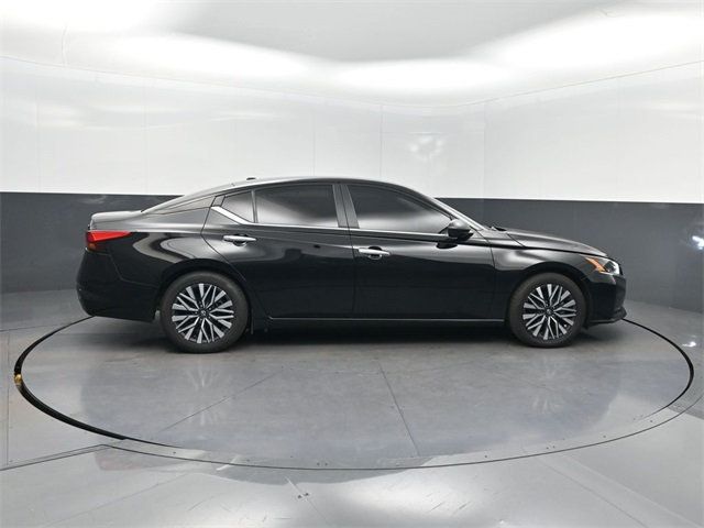 2024 Nissan Altima 2.5 SV Sedan - 22910950 - 31