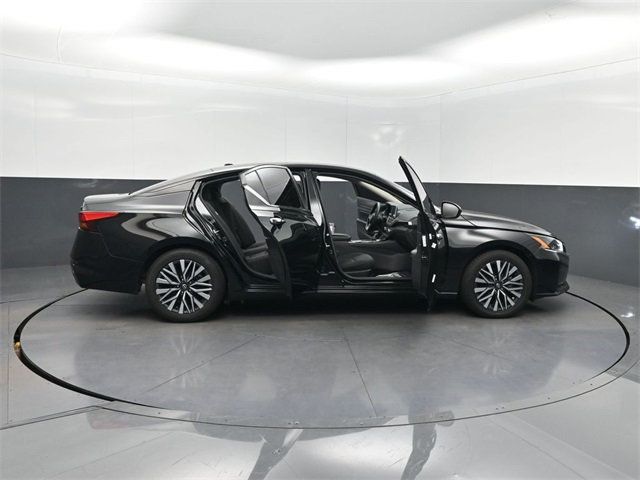 2024 Nissan Altima 2.5 SV Sedan - 22910950 - 35