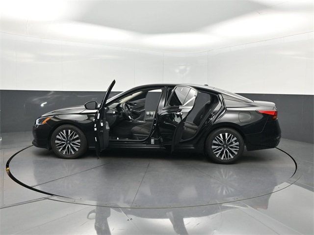 2024 Nissan Altima 2.5 SV Sedan - 22910950 - 37