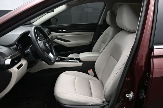 2024 Nissan Altima 2.5 SV Sedan - 23015239 - 10