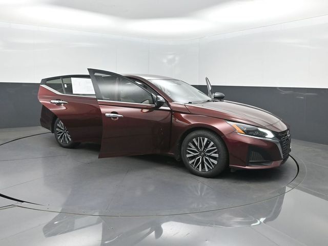 2024 Nissan Altima 2.5 SV Sedan - 23015239 - 38