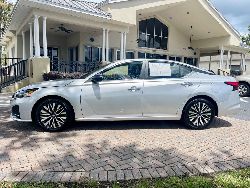 2024 Nissan Altima 2.5 SV photo 2