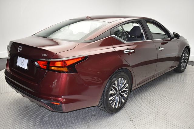 2024 Nissan Altima 2.5 SV Sedan - 23015781 - 4